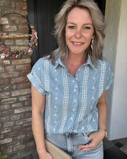 Broderie blouse blue
