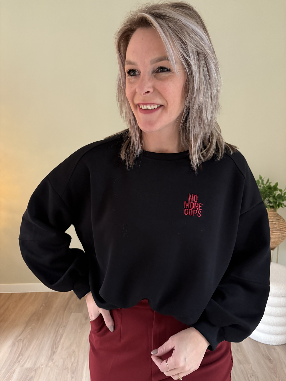 Sweater no more oops zwart