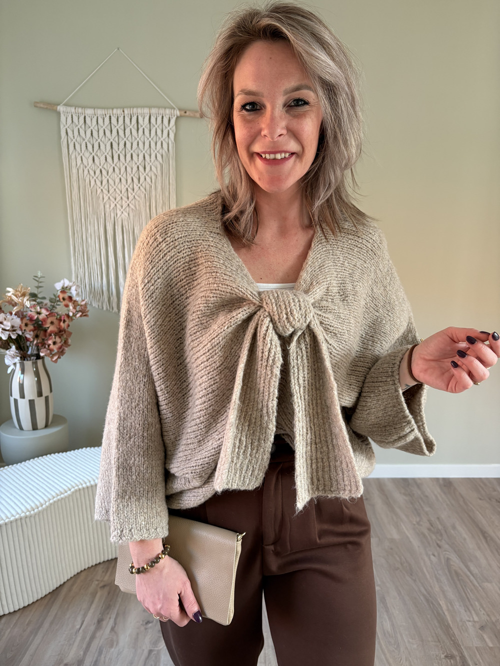 Trui met strik beige