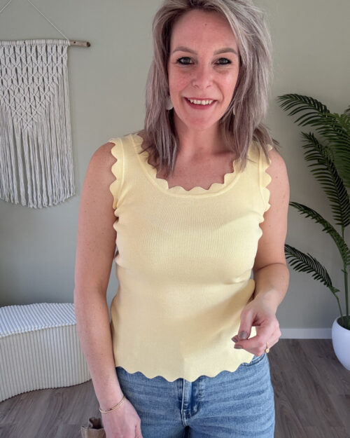 Top met schelprand geel