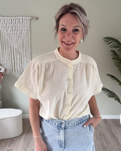 Summer blouse creme