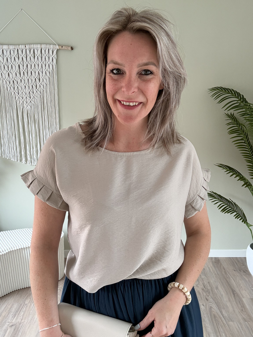 Ruffle top beige