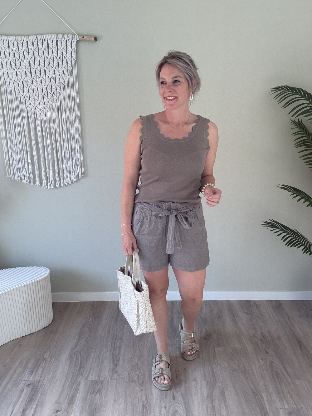 Top met schelp rand taupe - Afbeelding 2