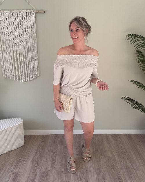 Off-shoulder set beige