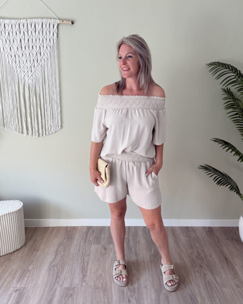 Off-shoulder set beige