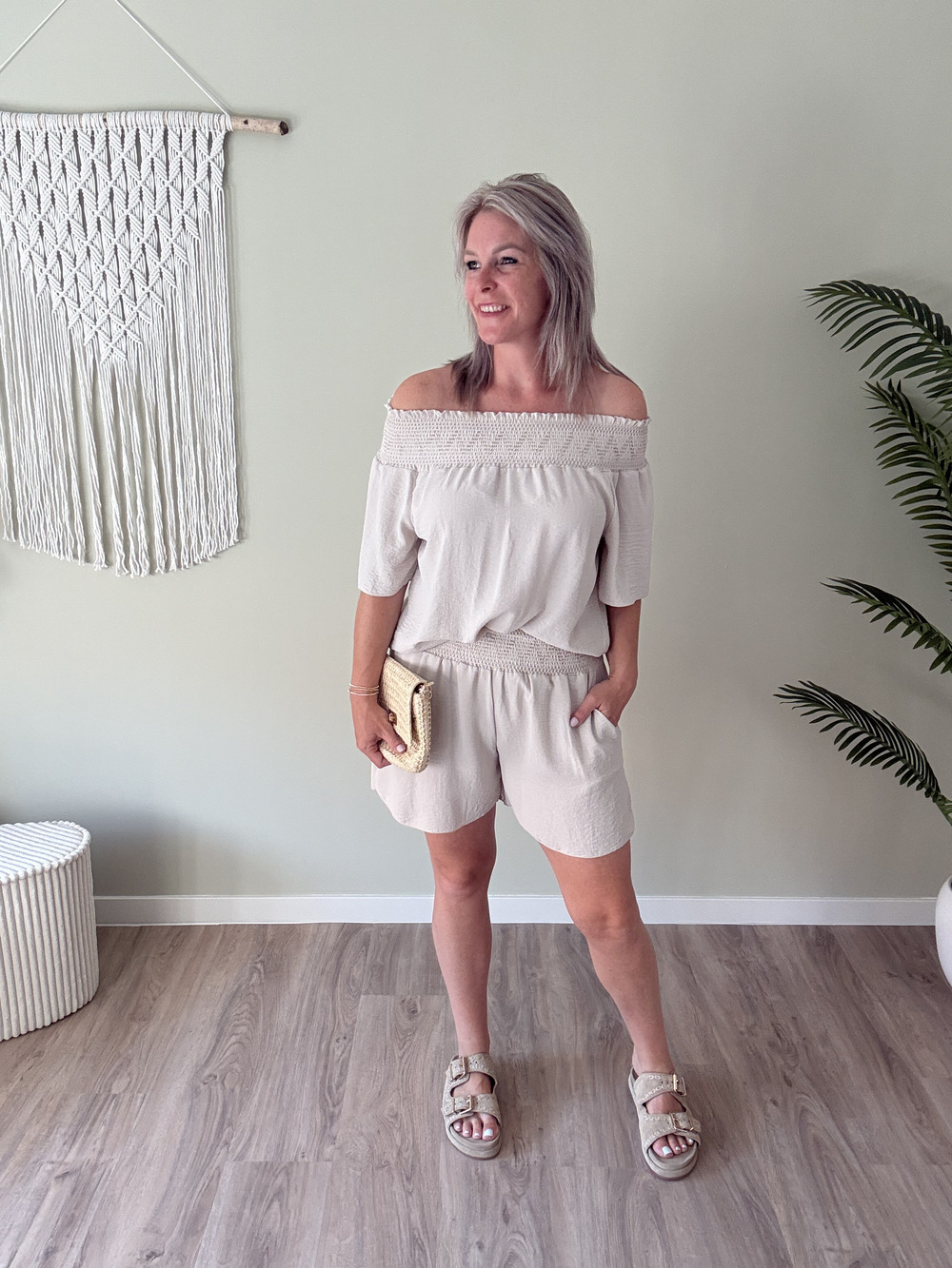 Off-shoulder set beige