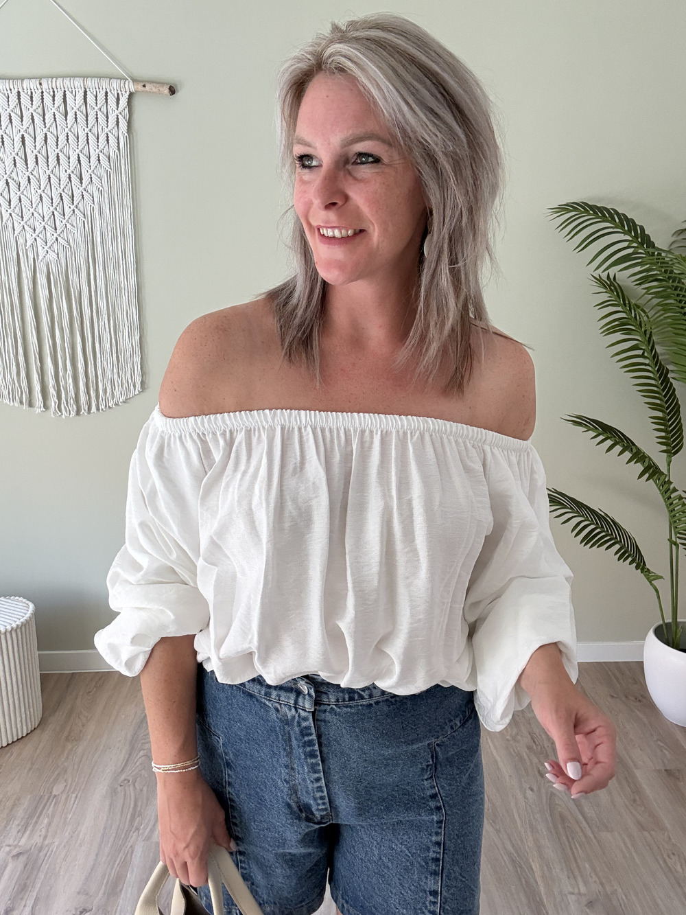 Off-shoulder blouse wit
