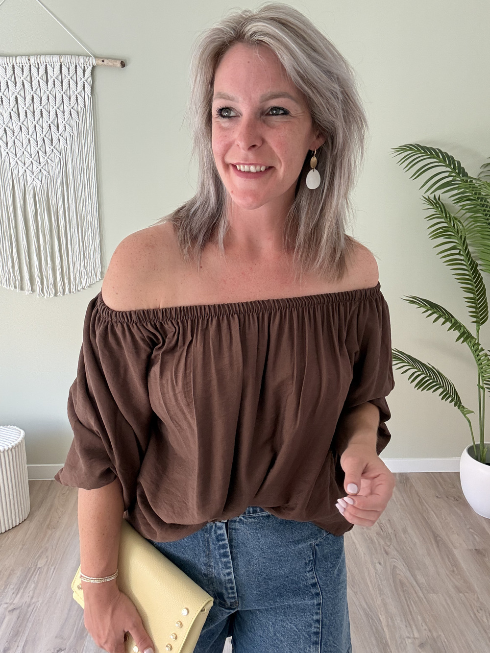 Off-shoulder blouse choco