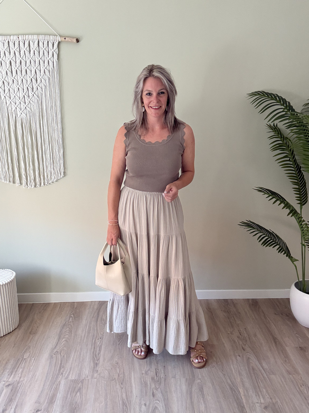 Top met schelp rand taupe - Afbeelding 2