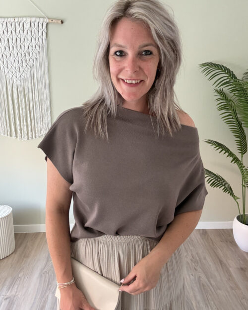 Top met boothals taupe