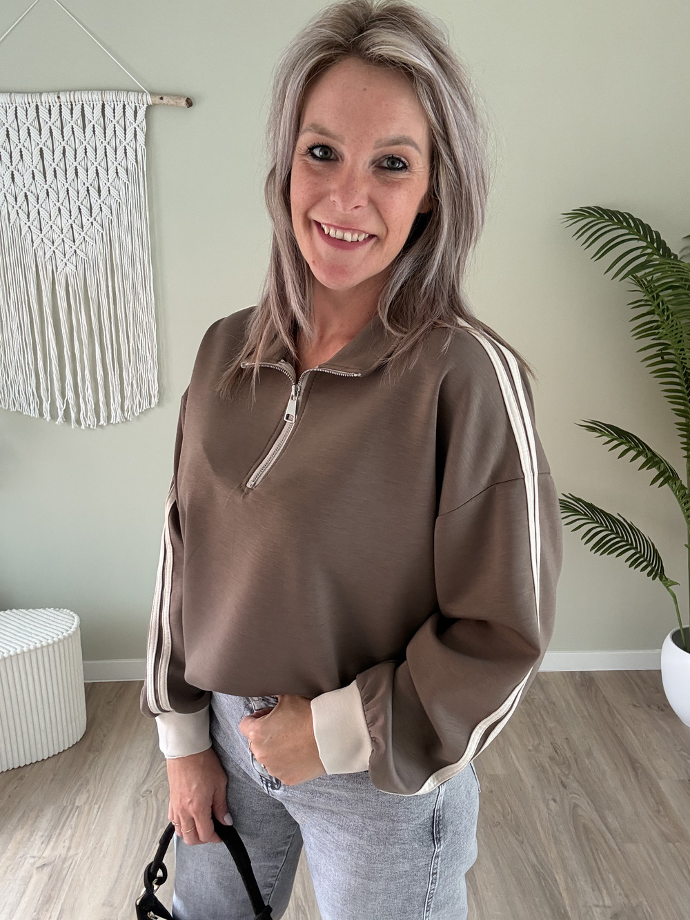Sweater met strepen taupe