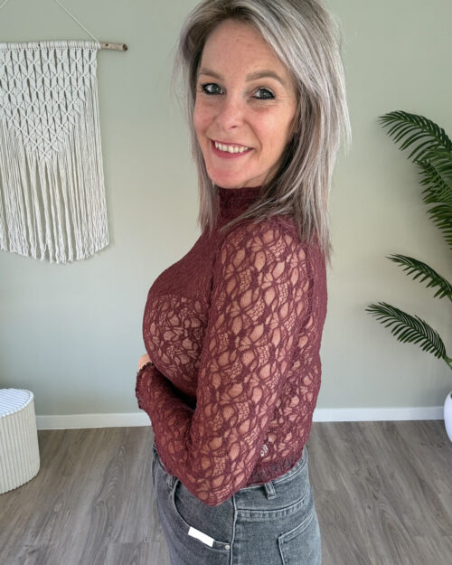 Lace-top bordeaux